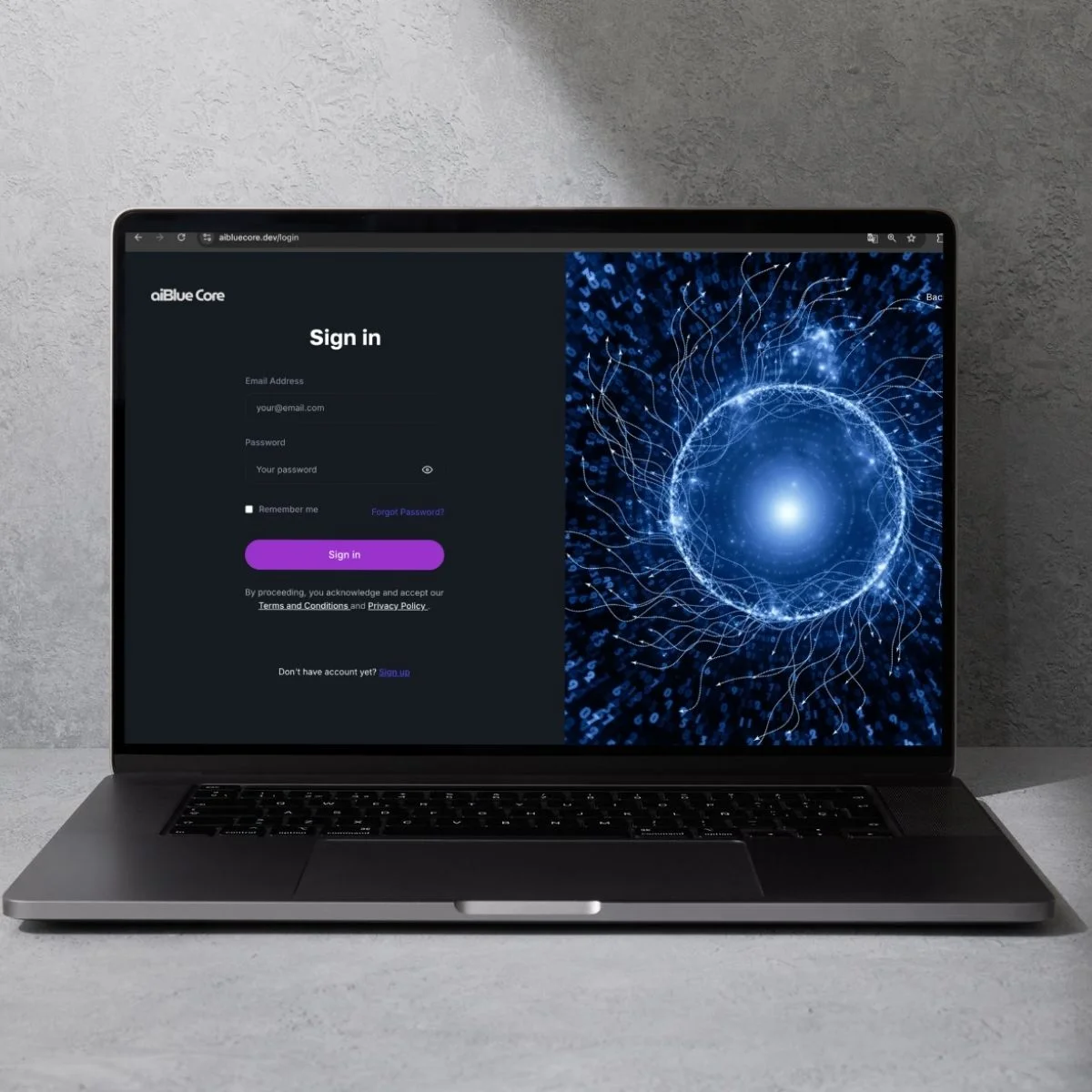 Plataforma aiBlue Core aberta em um notebook
